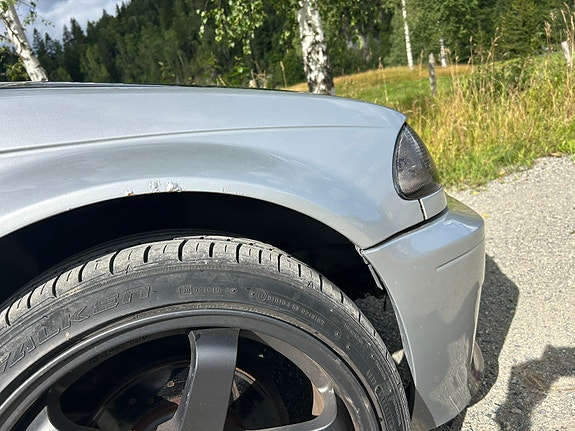 BMW 323i 7 of 17