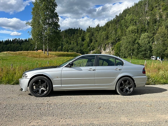 BMW 323i 6 of 17