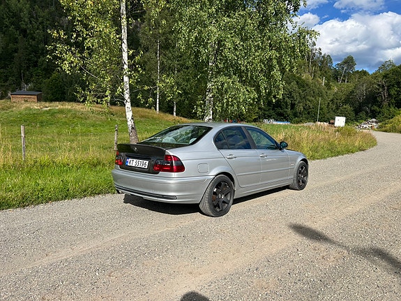 BMW 323i 4 of 17