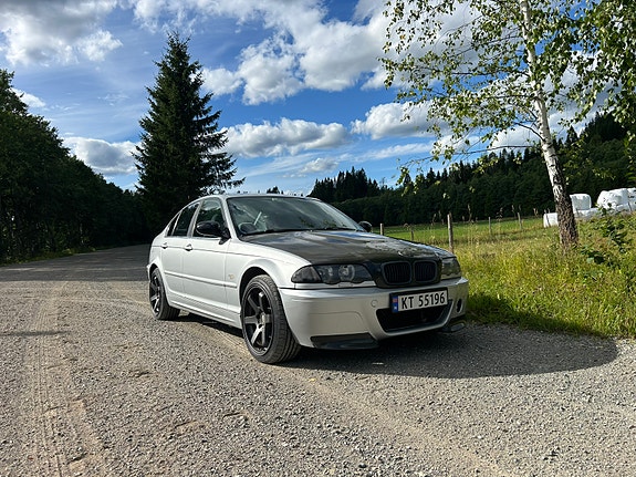 BMW 323i 2 of 17