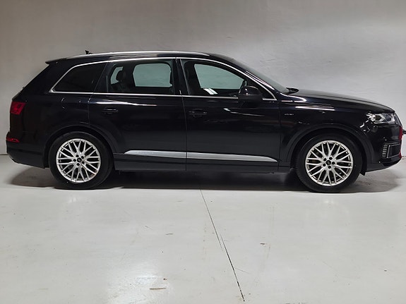 Audi Q7 4 of 30