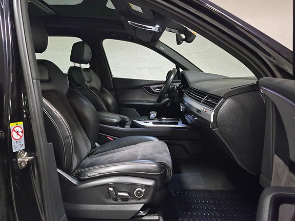 Audi Q7 9 of 30