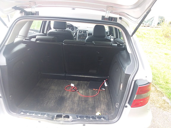 Mercedes-Benz B180 4 of 5