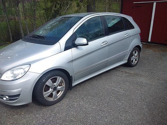Mercedes-Benz B180 6 of 6