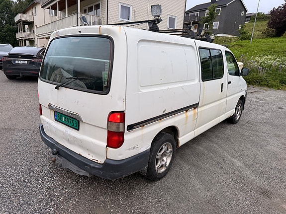 Toyota HiAce 5 of 5