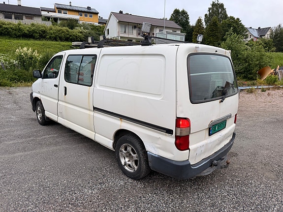 Toyota HiAce 3 of 5