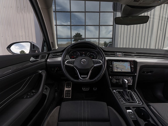 Volkswagen Passat 16 of 30