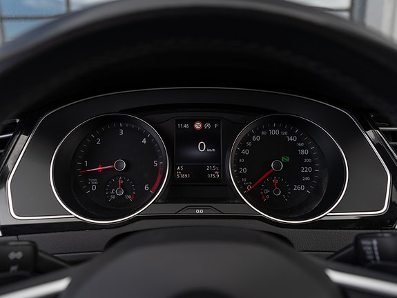 Volkswagen Passat 22 of 30