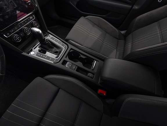 Volkswagen Passat 30 of 30