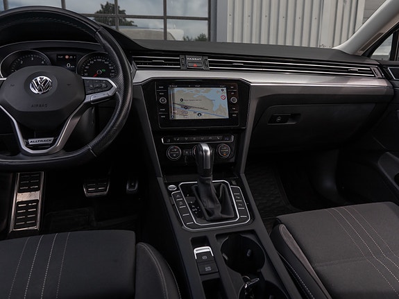 Volkswagen Passat 23 of 30