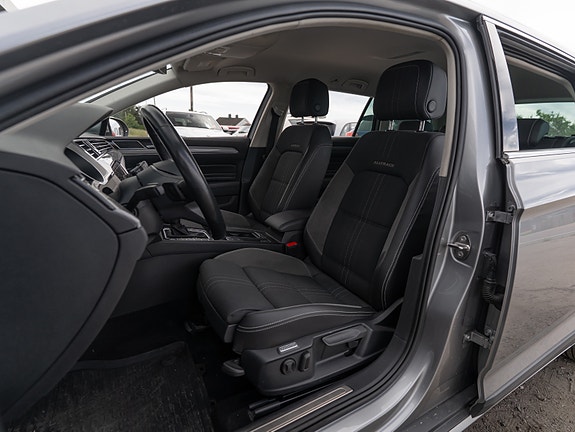 Volkswagen Passat 14 of 30