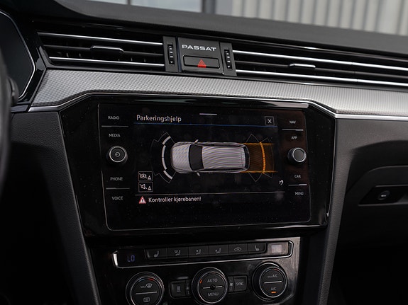 Volkswagen Passat 28 of 30