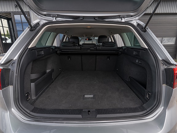 Volkswagen Passat 13 of 30