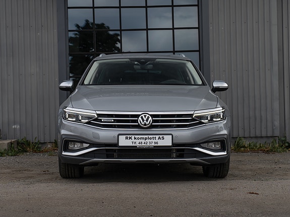 Volkswagen Passat 2 of 30