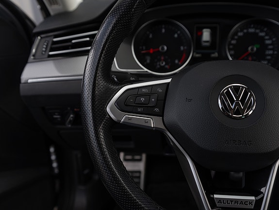 Volkswagen Passat 17 of 30