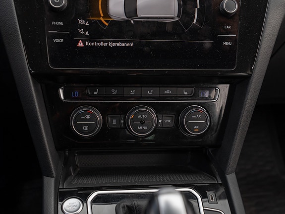 Volkswagen Passat 29 of 30