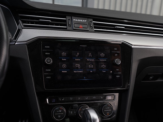 Volkswagen Passat 26 of 30