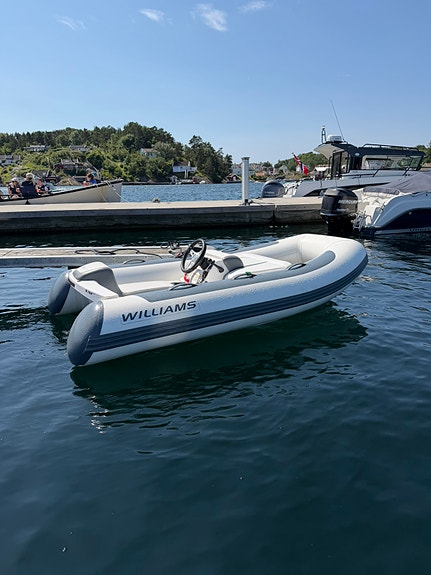 Williams 280 – 2022. Kun 60 timer. Meget pen. Klar for sesongen 3 of 5