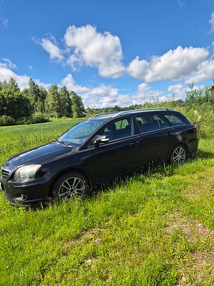 Toyota Avensis 3 of 3