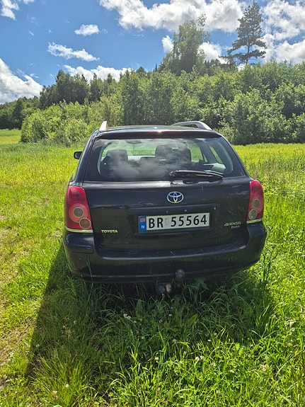 Toyota Avensis 2 of 3