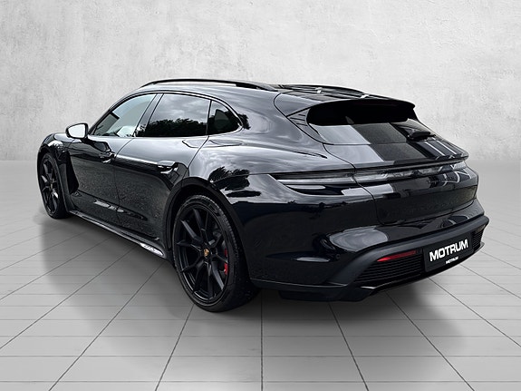 Porsche Taycan Sport Turismo 4 of 5