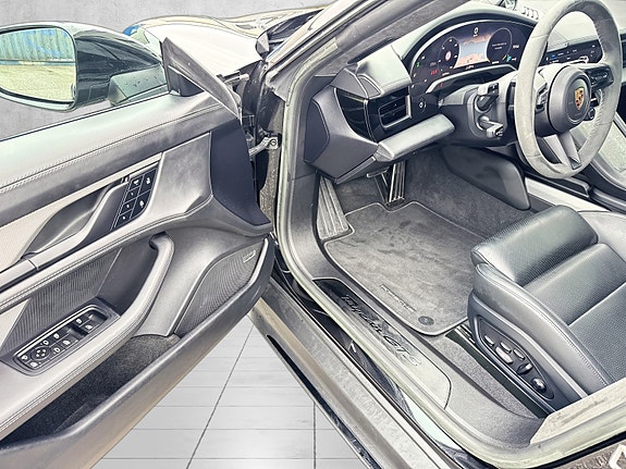 Porsche Taycan Sport Turismo 11 of 28