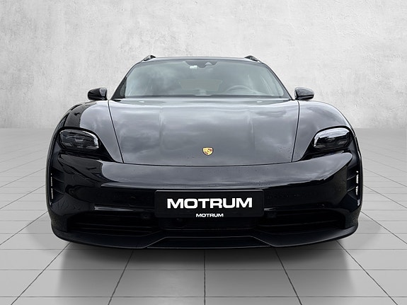 Porsche Taycan Sport Turismo 2 of 5