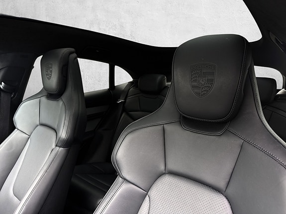 Porsche Taycan Sport Turismo 17 of 28