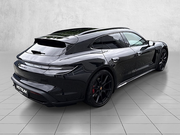 Porsche Taycan Sport Turismo 4 of 28