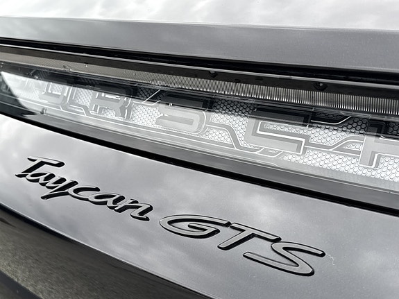 Porsche Taycan Sport Turismo 7 of 28
