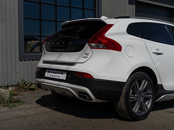 Volvo V40 Cross Country 4 of 5