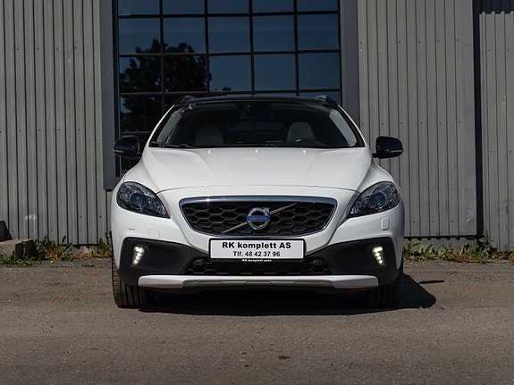Volvo V40 Cross Country 2 of 5