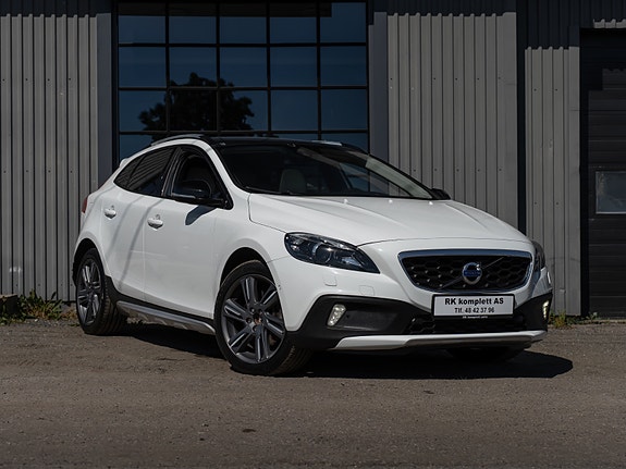 Volvo V40 Cross Country 3 of 5