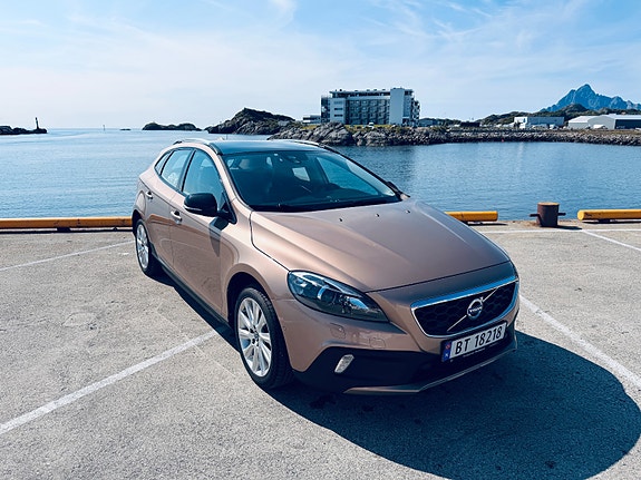 Volvo V40 Cross Country 3 of 5