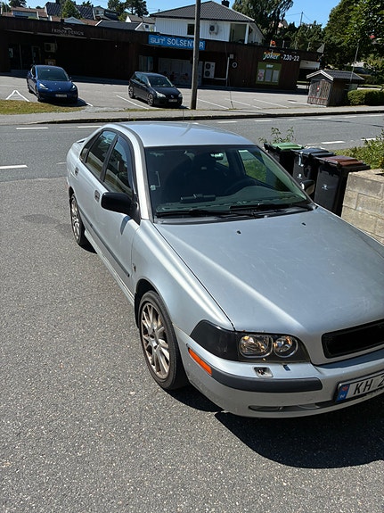 Volvo S40 3 of 5