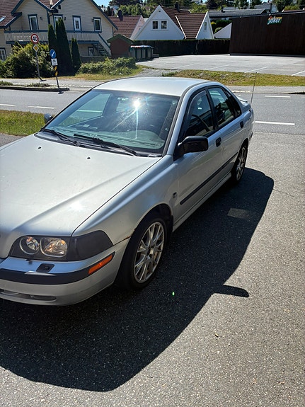 Volvo S40 2 of 5