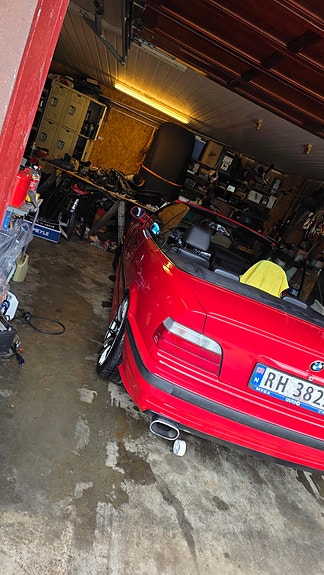 BMW 318i 5 of 8