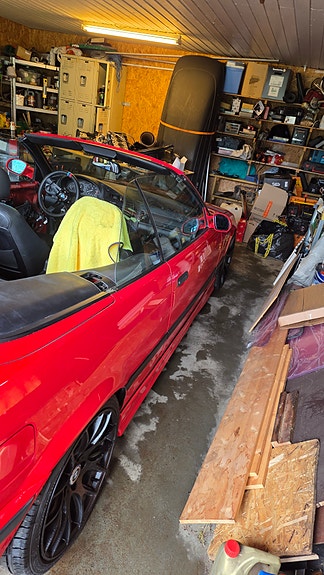 BMW 318i 4 of 8