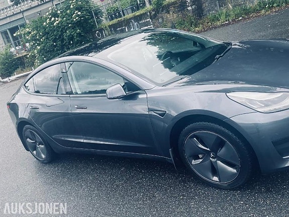 Tesla Model 3 2 of 5