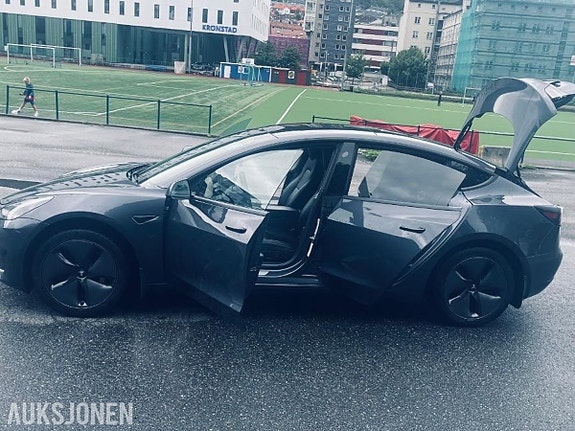Tesla Model 3 5 of 5
