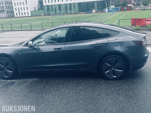 Tesla Model 3 4 of 5