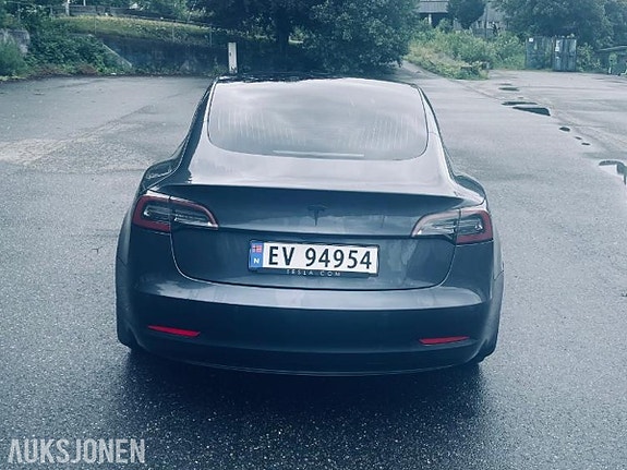 Tesla Model 3 3 of 5