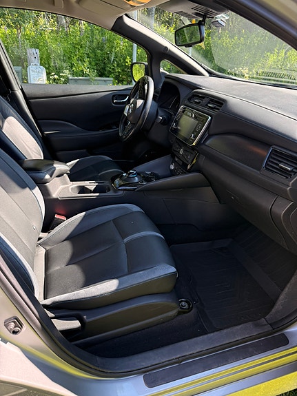 Nissan Leaf 4 of 5