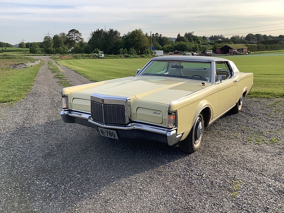 Lincoln Continental Mark III 2 of 5