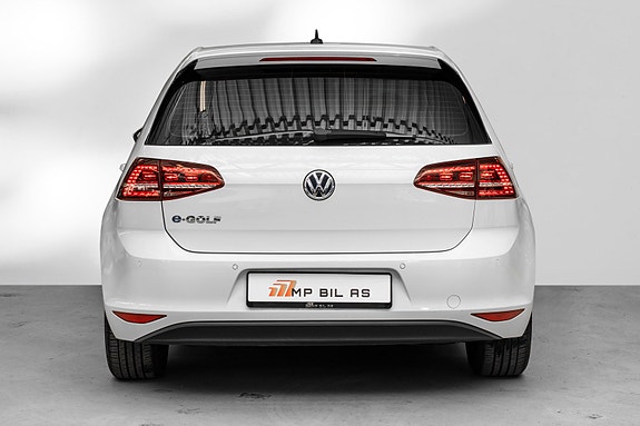 Volkswagen e-Golf VII 2 of 26