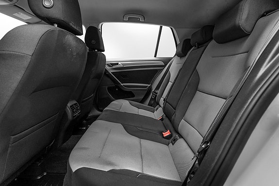 Volkswagen e-Golf VII 15 of 26