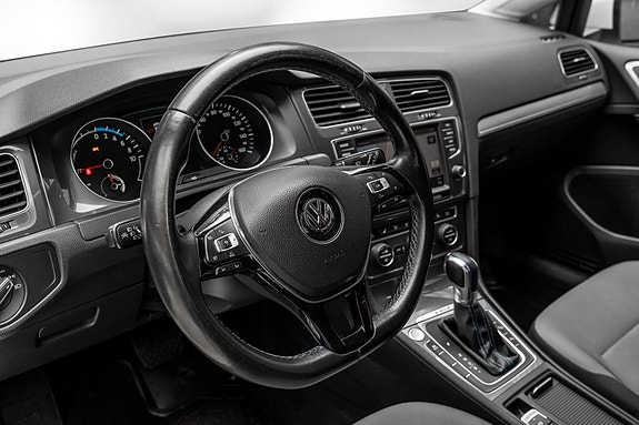 Volkswagen e-Golf VII 11 of 26