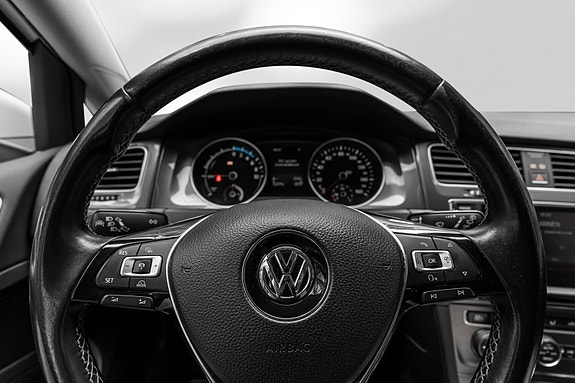 Volkswagen e-Golf VII 17 of 26
