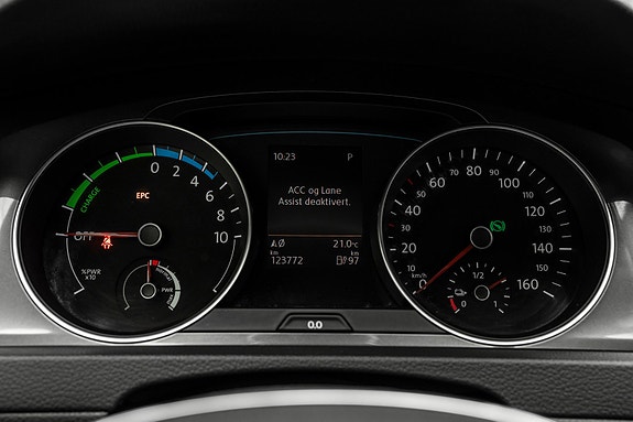 Volkswagen e-Golf VII 19 of 26