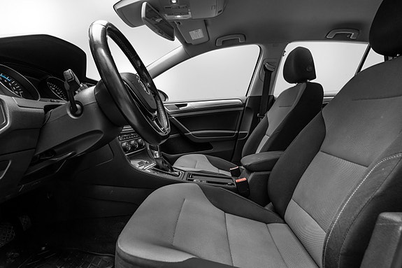 Volkswagen e-Golf VII 12 of 26